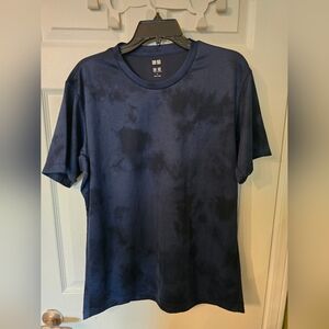 Uniqlo Men's Navy Blue T-Shirt
